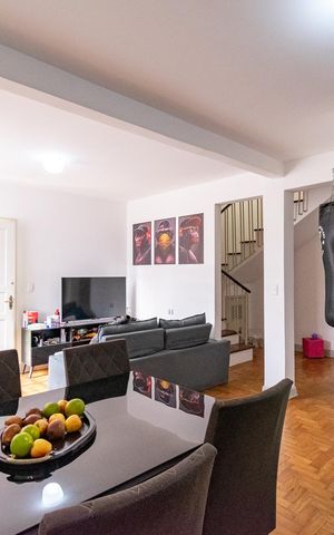 Casa à venda com 180m², 3 quartos e 2 vagas Casa à venda com 180m², 3 quartos e 2 vagasSala