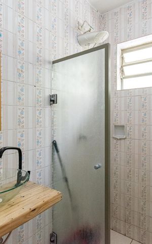 Casa à venda com 180m², 3 quartos e 2 vagas Casa à venda com 180m², 3 quartos e 2 vagasBanheiro de serviço
