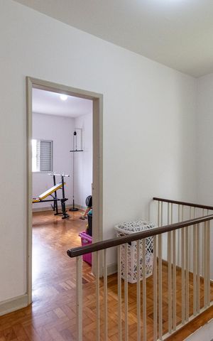 Casa à venda com 180m², 3 quartos e 2 vagas Casa à venda com 180m², 3 quartos e 2 vagasCorredor