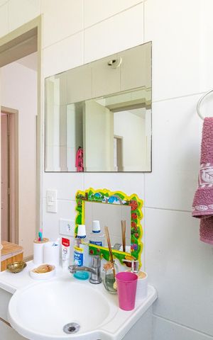 Casa à venda com 180m², 3 quartos e 2 vagas Casa à venda com 180m², 3 quartos e 2 vagasBanheiro Social