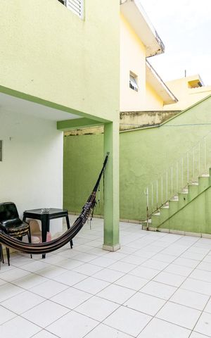 Casa à venda com 180m², 3 quartos e 2 vagas Casa à venda com 180m², 3 quartos e 2 vagasQuintal