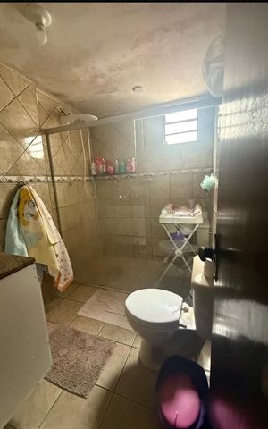 Casa à venda com 360m², 10 quartos e 5 vagas Casa à venda com 360m², 10 quartos e 5 vagasBanheiro