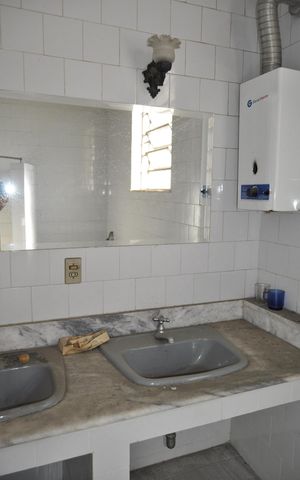 Casa à venda com 320m², 3 quartos e 6 vagasBanheiro social