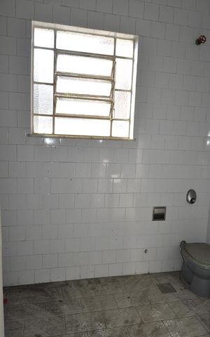 Casa à venda com 320m², 3 quartos e 6 vagasBanheiro social