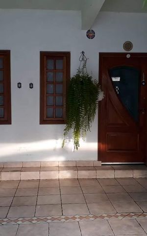 Casa para alugar com 180m², 3 quartos e 2 vagas Casa para alugar com 180m², 3 quartos e 2 vagasFachada