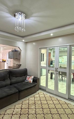 Casa para alugar com 130m², 3 quartos e 4 vagas Casa para alugar com 130m², 3 quartos e 4 vagasSala
