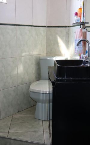 Casa à venda com 90m², 2 quartos e 1 vagaBanheiro 1