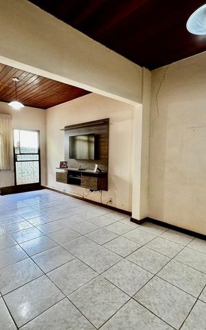 Casa à venda com 260m², 3 quartos e sem vagaSala
