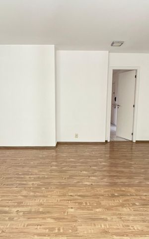 Apartamento para alugar com 120m², 4 quartos e 2 vagas Apartamento para alugar com 120m², 4 quartos e 2 vagasSala