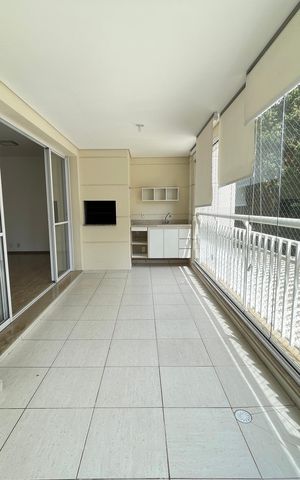 Apartamento para alugar com 120m², 4 quartos e 2 vagas Apartamento para alugar com 120m², 4 quartos e 2 vagasVaranda