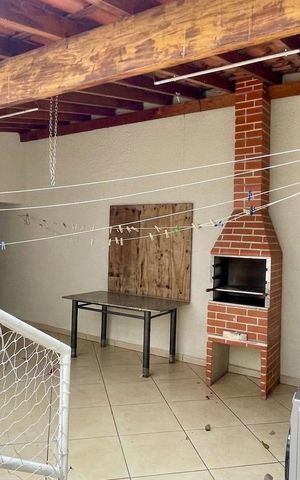 Casa à venda com 99m², 2 quartos e 2 vagas Casa à venda com 99m², 2 quartos e 2 vagasÁrea externa