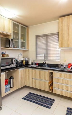 Casa de condomínio à venda com 250m², 3 quartos e 2 vagas Casa de condomínio à venda com 250m², 3 quartos e 2 vagasCozinha