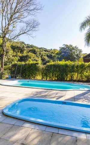 Casa de condomínio à venda com 250m², 3 quartos e 2 vagas Casa de condomínio à venda com 250m², 3 quartos e 2 vagasPiscina