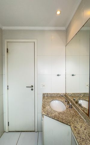 Apartamento para alugar com 192m², 5 quartos e 2 vagasBanheiro