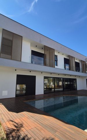 Casa de condomínio à venda com 540m², 4 quartos e 6 vagas Casa de condomínio à venda com 540m², 4 quartos e 6 vagasLazer