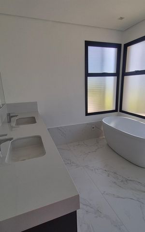 Casa de condomínio à venda com 540m², 4 quartos e 6 vagas Casa de condomínio à venda com 540m², 4 quartos e 6 vagasBanheiro
