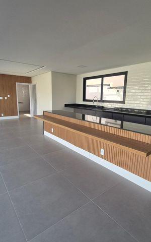 Casa de condomínio à venda com 540m², 4 quartos e 6 vagas Casa de condomínio à venda com 540m², 4 quartos e 6 vagasCozinha