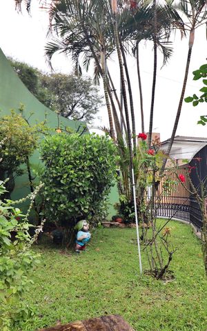 Casa à venda com 230m², 3 quartos e 4 vagasQuintal