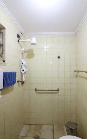 Casa à venda com 230m², 3 quartos e 4 vagasBanheiro de Serviço