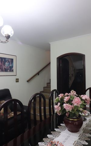 Casa à venda com 230m², 3 quartos e 4 vagasSala 