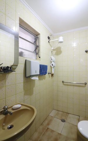 Casa à venda com 230m², 3 quartos e 4 vagasBanheiro de Serviço