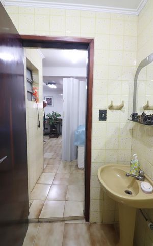 Casa à venda com 230m², 3 quartos e 4 vagasBanheiro de Serviço