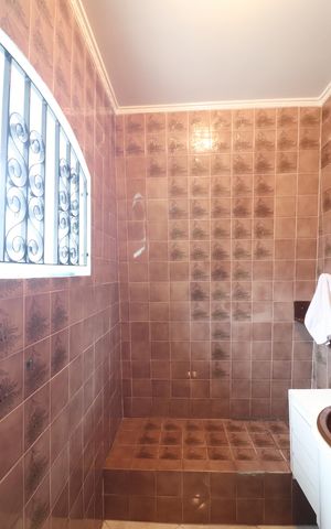 Casa à venda com 230m², 3 quartos e 4 vagasLavabo 