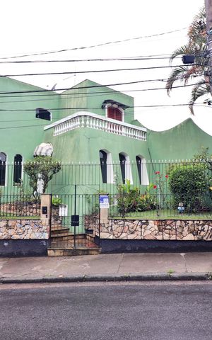 Casa à venda com 230m², 3 quartos e 4 vagasFachada