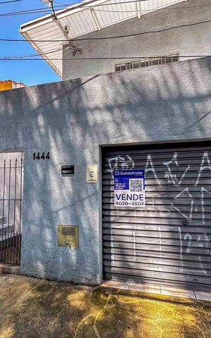 Casa à venda com 232m², 4 quartos e 1 vaga Casa à venda com 232m², 4 quartos e 1 vagaFachada