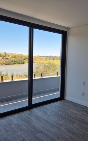Casa de condomínio à venda com 335m², 3 quartos e 4 vagas Casa de condomínio à venda com 335m², 3 quartos e 4 vagasQuarto