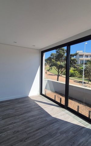 Casa de condomínio à venda com 335m², 3 quartos e 4 vagas Casa de condomínio à venda com 335m², 3 quartos e 4 vagasQuarto
