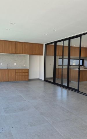 Casa de condomínio à venda com 335m², 3 quartos e 4 vagas Casa de condomínio à venda com 335m², 3 quartos e 4 vagasSala/Cozinha