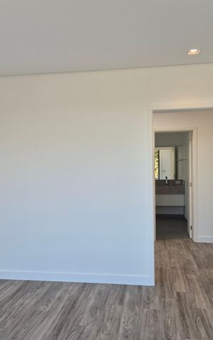 Casa de condomínio à venda com 335m², 3 quartos e 4 vagas Casa de condomínio à venda com 335m², 3 quartos e 4 vagasQuarto