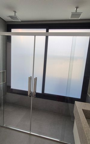 Casa de condomínio à venda com 335m², 3 quartos e 4 vagas Casa de condomínio à venda com 335m², 3 quartos e 4 vagasBanheiro