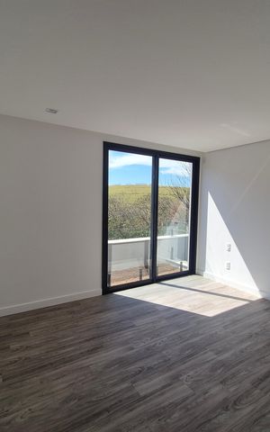 Casa de condomínio à venda com 335m², 3 quartos e 4 vagas Casa de condomínio à venda com 335m², 3 quartos e 4 vagasQuarto
