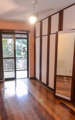Apartamento à venda com 190m², 4 quartos e 3 vagas Apartamento à venda com 190m², 4 quartos e 3 vagasSuíte 1
