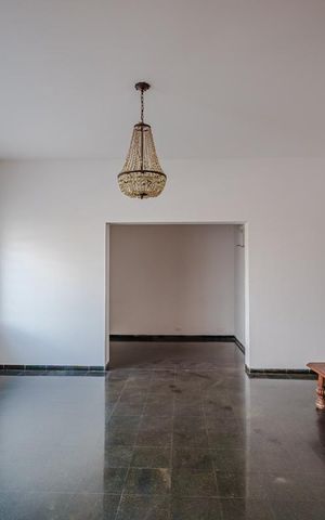 Casa à venda com 318m², 5 quartos e 6 vagas Casa à venda com 318m², 5 quartos e 6 vagasSala