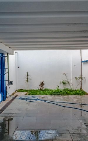 Casa à venda com 318m², 5 quartos e 6 vagas Casa à venda com 318m², 5 quartos e 6 vagasGaragem