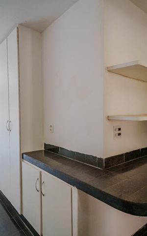 Casa à venda com 318m², 5 quartos e 6 vagas Casa à venda com 318m², 5 quartos e 6 vagasCozinha