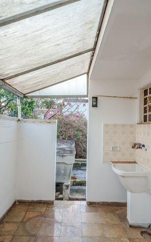 Casa à venda com 318m², 5 quartos e 6 vagas Casa à venda com 318m², 5 quartos e 6 vagasÁrea de Serviço