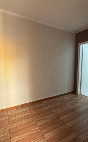 Casa à venda com 203m², 2 quartos e 2 vagas Casa à venda com 203m², 2 quartos e 2 vagasQuarto edícula