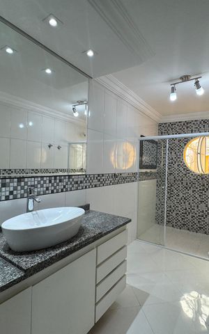 Casa à venda com 203m², 2 quartos e 2 vagas Casa à venda com 203m², 2 quartos e 2 vagasBanheiro da Suíte 1