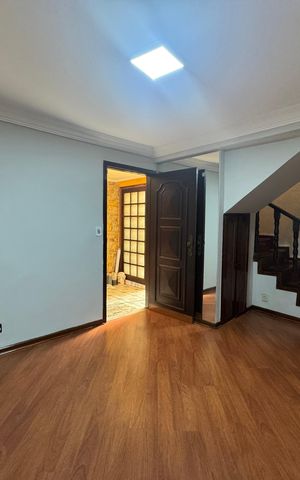 Casa à venda com 203m², 2 quartos e 2 vagas Casa à venda com 203m², 2 quartos e 2 vagasSala