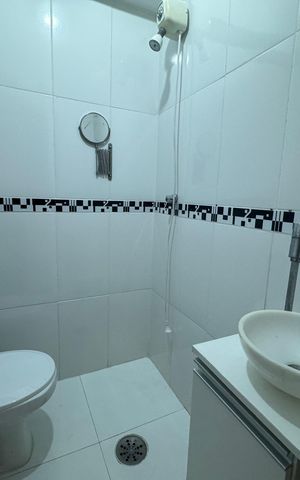 Casa à venda com 203m², 2 quartos e 2 vagas Casa à venda com 203m², 2 quartos e 2 vagasBanheiro da edícula