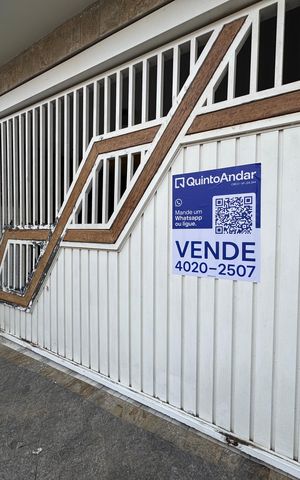 Casa à venda com 203m², 2 quartos e 2 vagas Casa à venda com 203m², 2 quartos e 2 vagasFachada com Placa grande