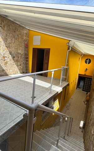 Casa à venda com 203m², 2 quartos e 2 vagas Casa à venda com 203m², 2 quartos e 2 vagasVaranda