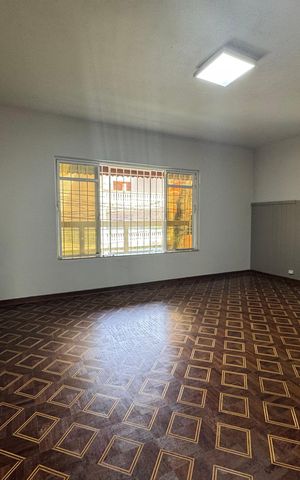 Casa à venda com 203m², 2 quartos e 2 vagas Casa à venda com 203m², 2 quartos e 2 vagasSuíte 1