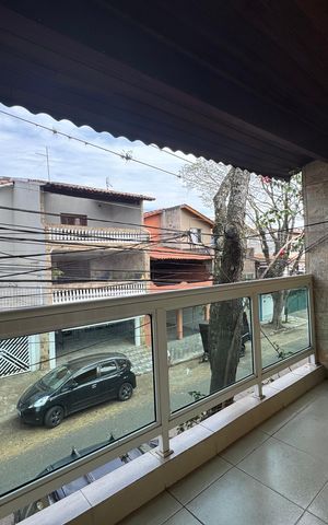 Casa à venda com 203m², 2 quartos e 2 vagas Casa à venda com 203m², 2 quartos e 2 vagasVaranda