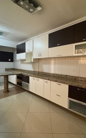 Casa à venda com 203m², 2 quartos e 2 vagas Casa à venda com 203m², 2 quartos e 2 vagasCozinha