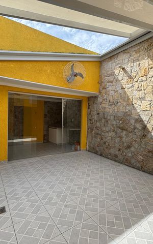 Casa à venda com 203m², 2 quartos e 2 vagas Casa à venda com 203m², 2 quartos e 2 vagasVaranda